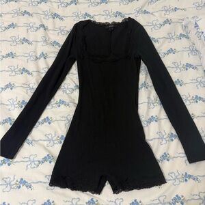 Black lace trim fitted long sleeve romper Forever21 Size XS